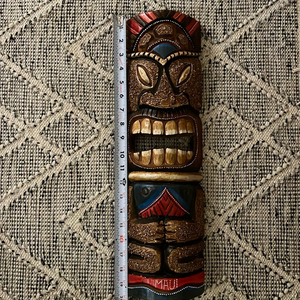 Hawaiian wooden decorations